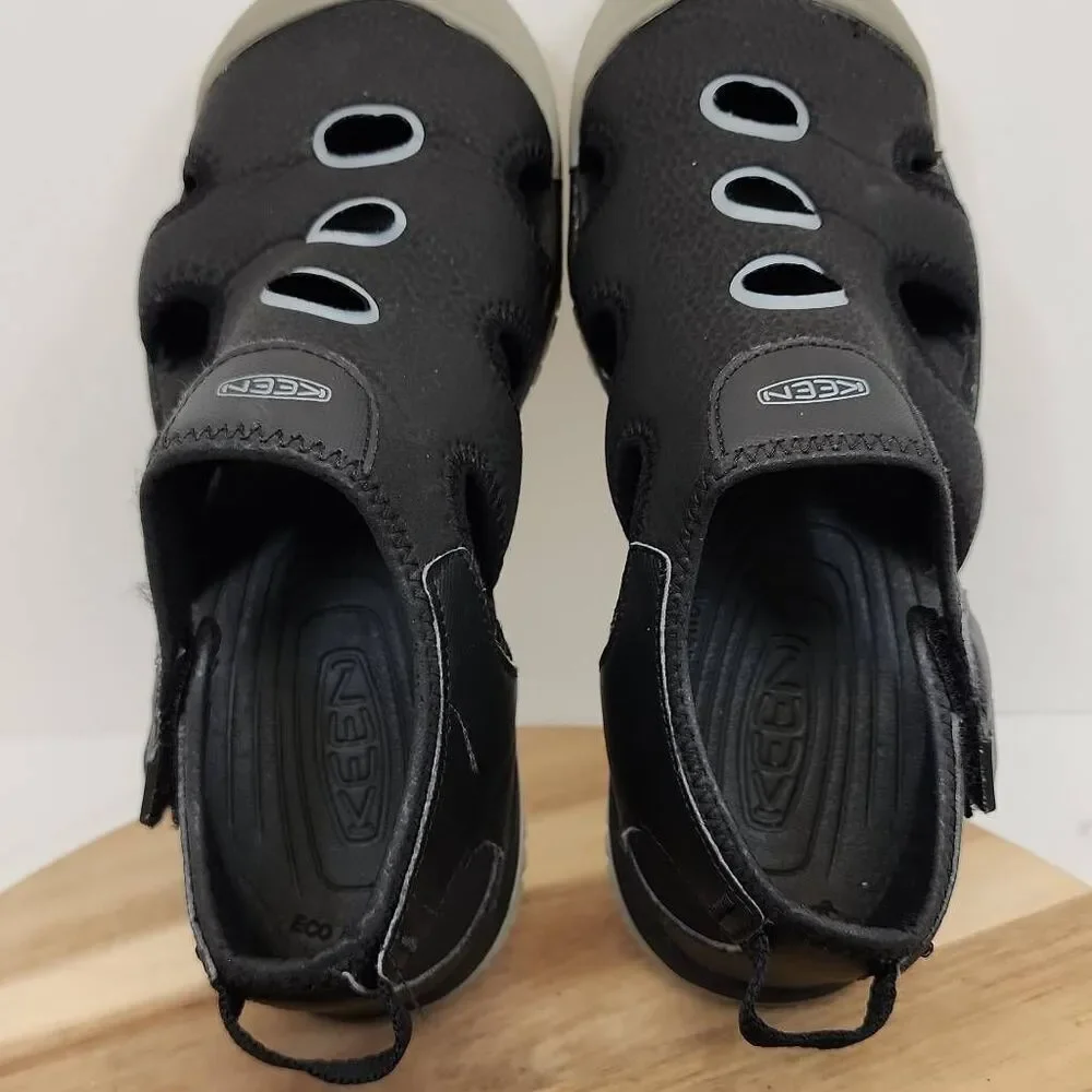 KEEN Stingray Mens Water Sandals Size 6 Black Gray